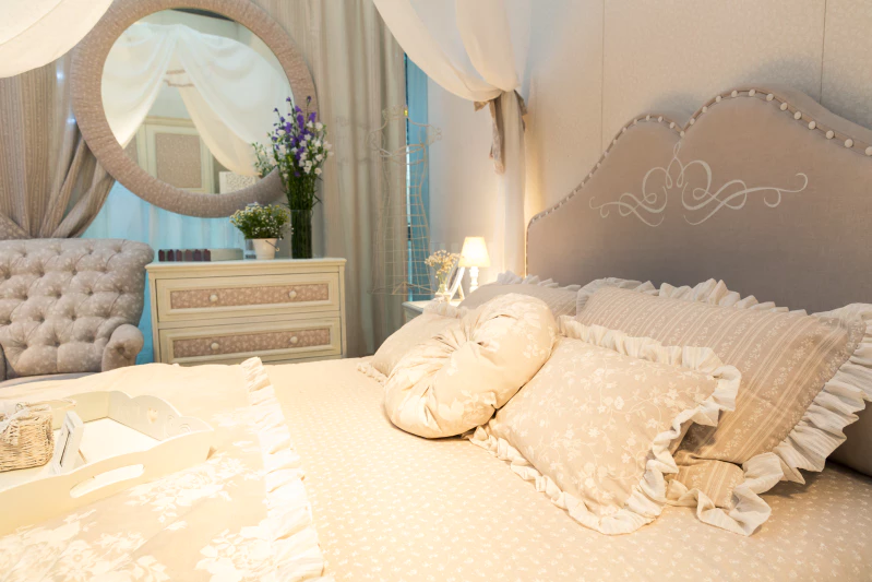 Kamar Warna Cokelat dan Krem