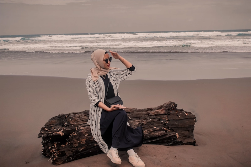 Outfit ke Pantai Hijabers - Long Outer