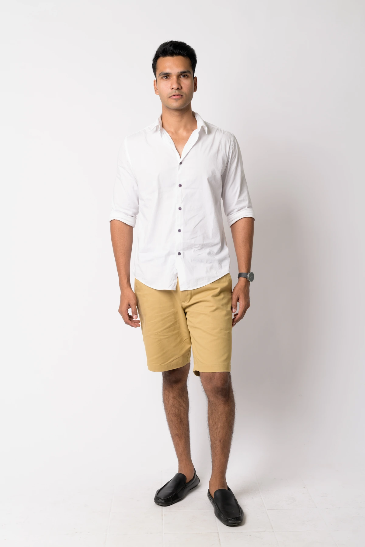 Kemeja Putih, Celana Chino Mocca, & Sepatu Slip-On Hitam 