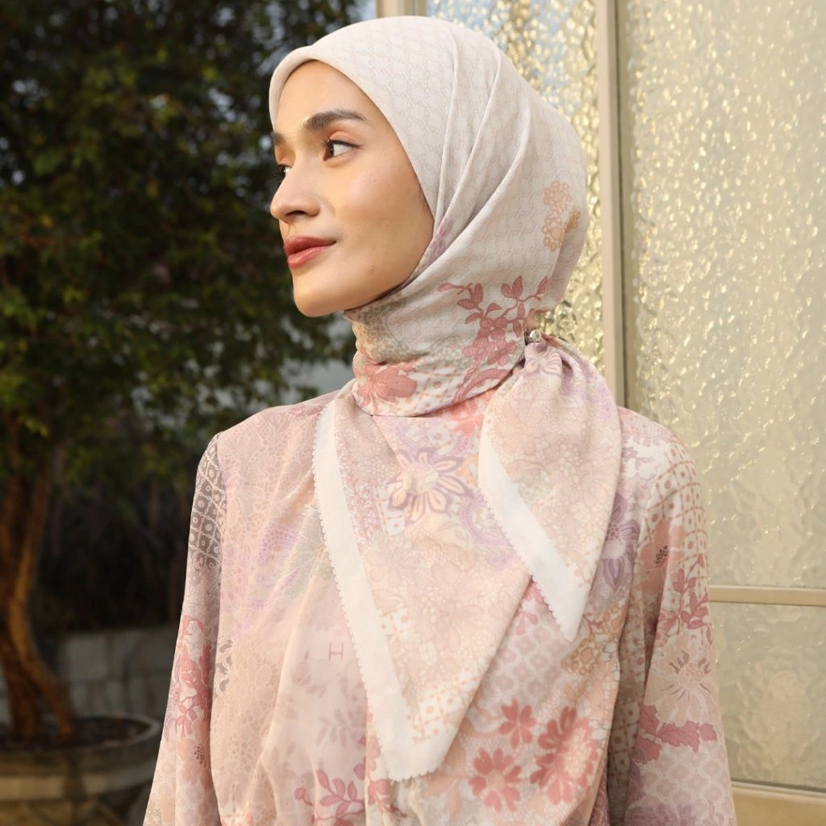 Segi Empat Motif merupakan Model Hijab Lebaran 2026