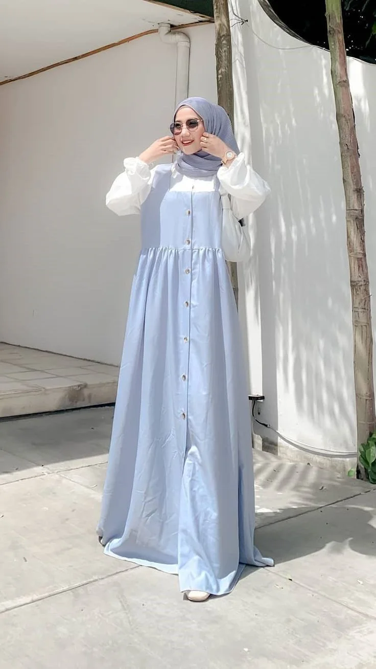 Gamis dengan Aksen Kancing