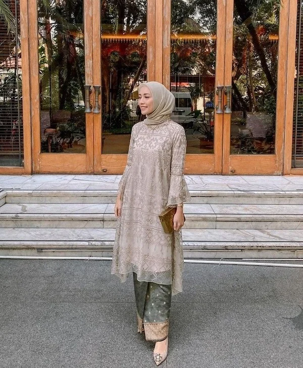 Kebaya Brokat Jenis Tunik