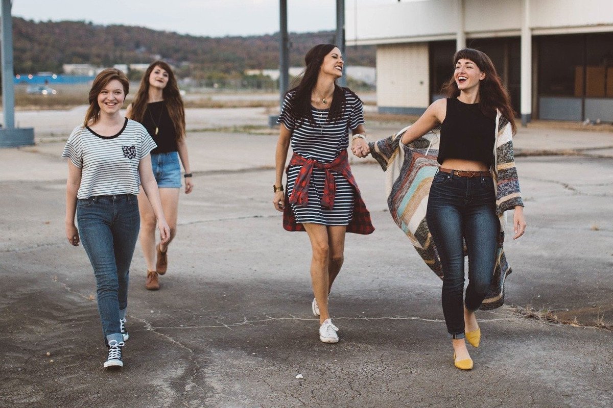 Inspirasi Outfit Casual untuk Hangout