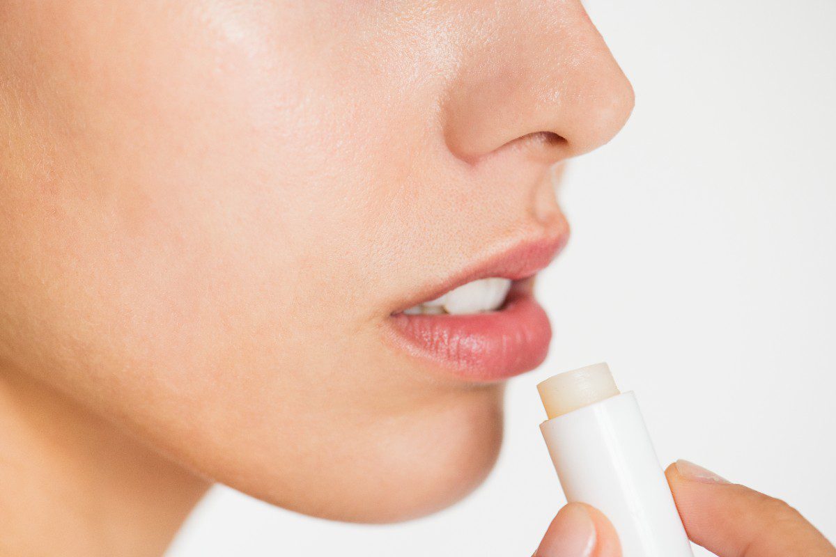 Cara Sederhana Menghilangkan Bibir Pecah