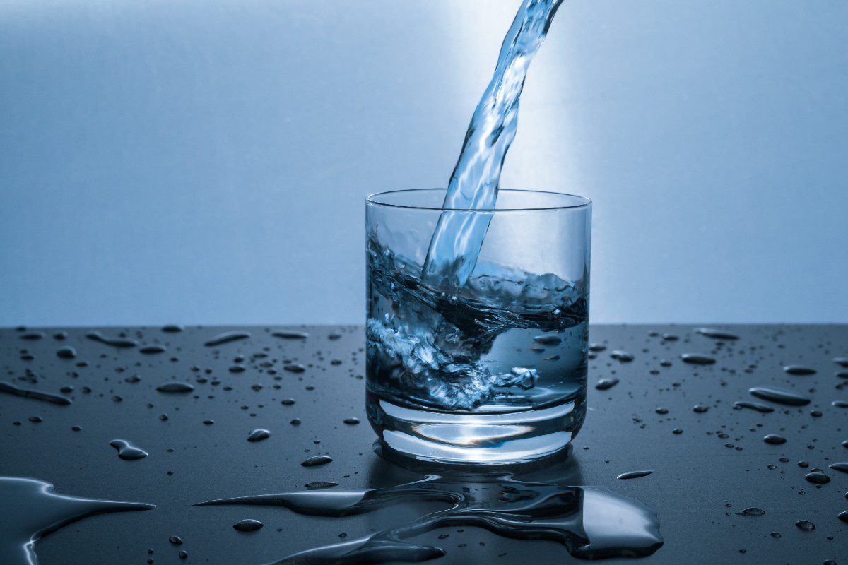 Ini Perbedaan pH Air yang Bagus untuk Minum dengan untuk Mandi