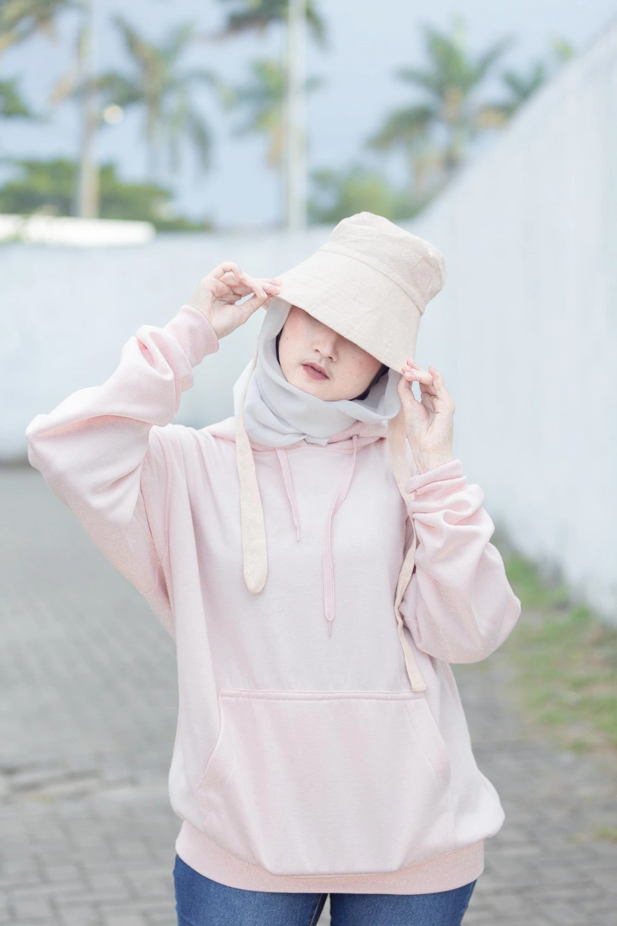 Outfit jalan-jalan sweater cozy