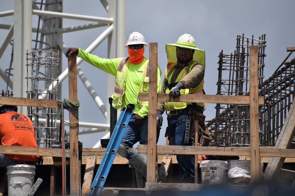 Tips Meningkatkan Energi Saat Kerja Berat