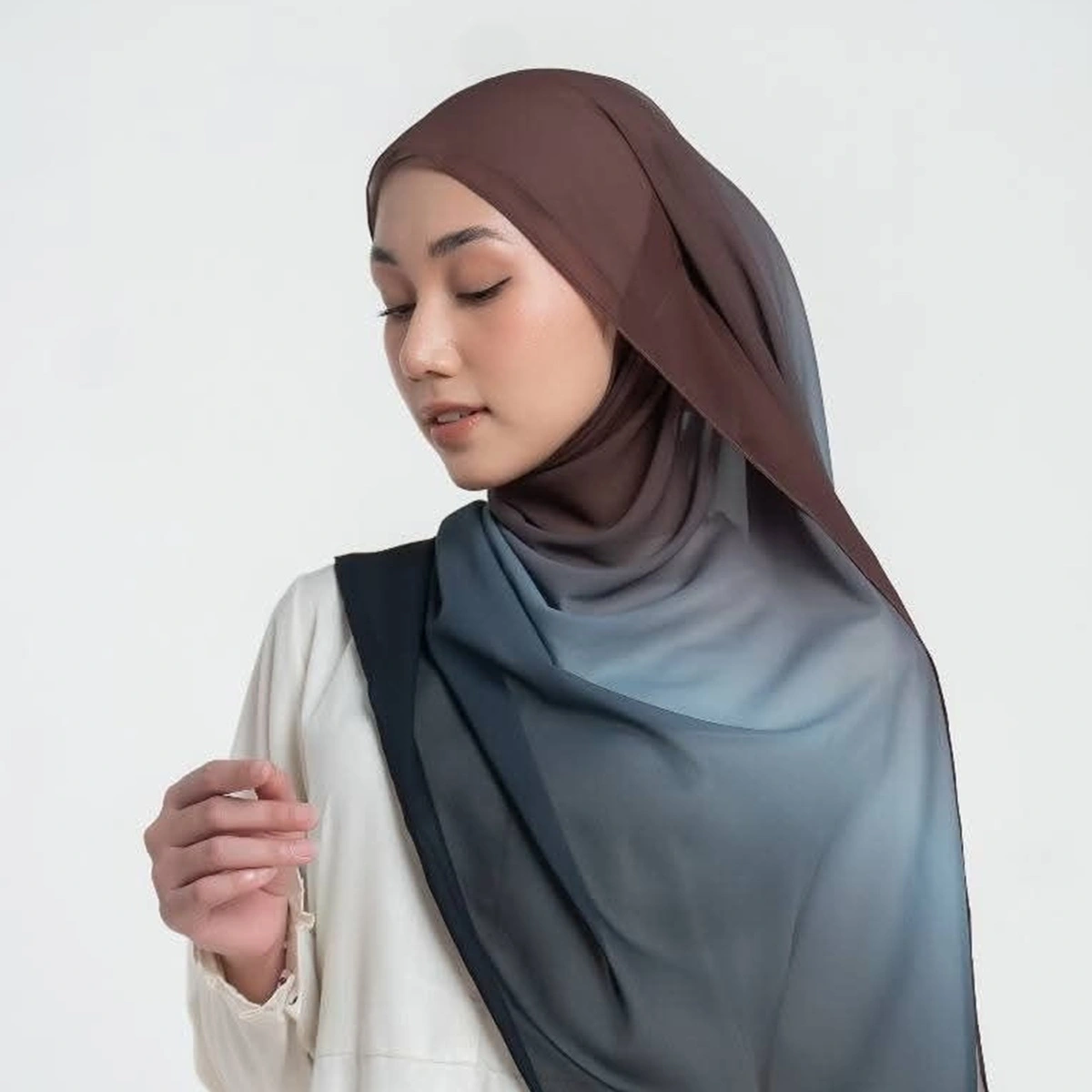 Viscose Shawl merupakan Model Hijab Lebaran 2026