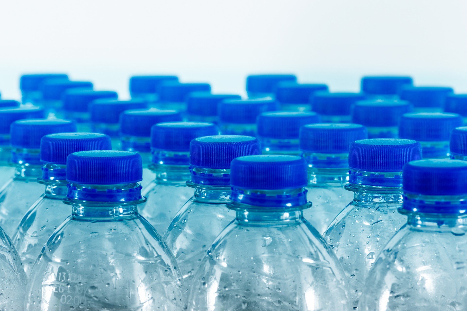 Bahaya Minum Air Mineral Kemasan Palsu