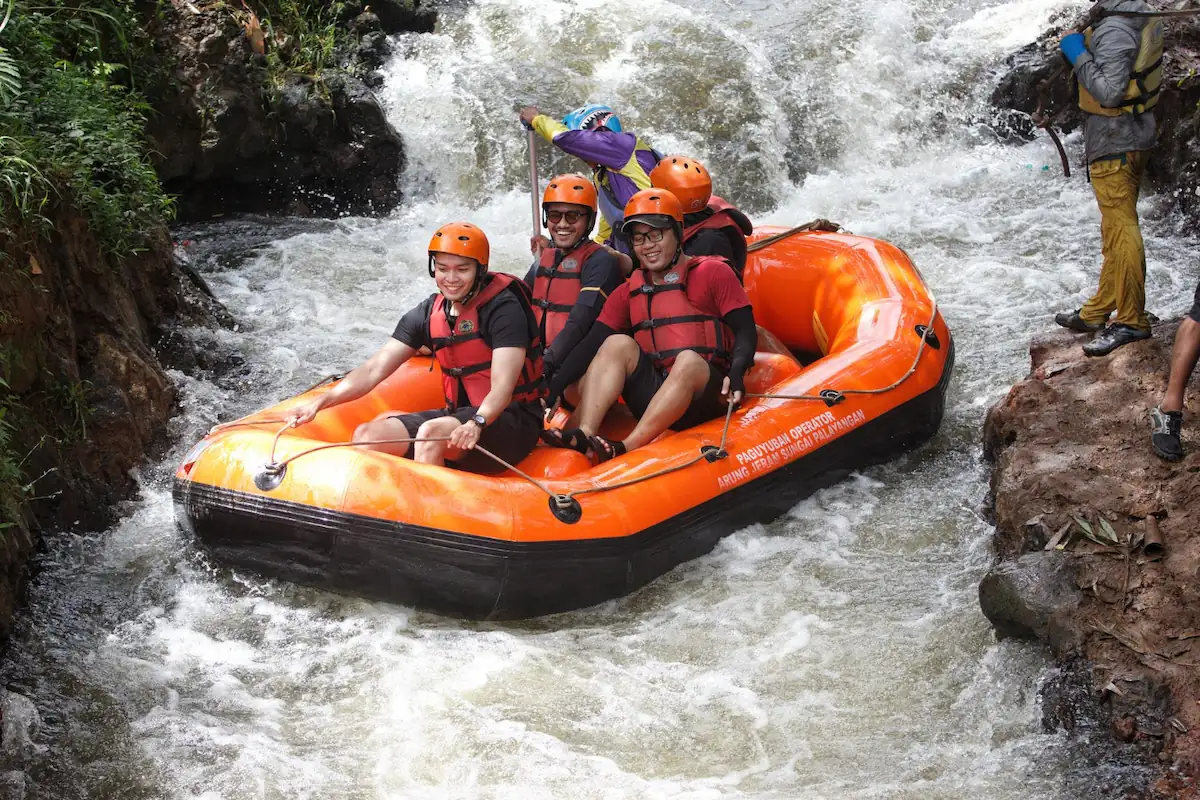 8 Rekomendasi Wisata Arung Jeram Bandung dan Sekitarnya