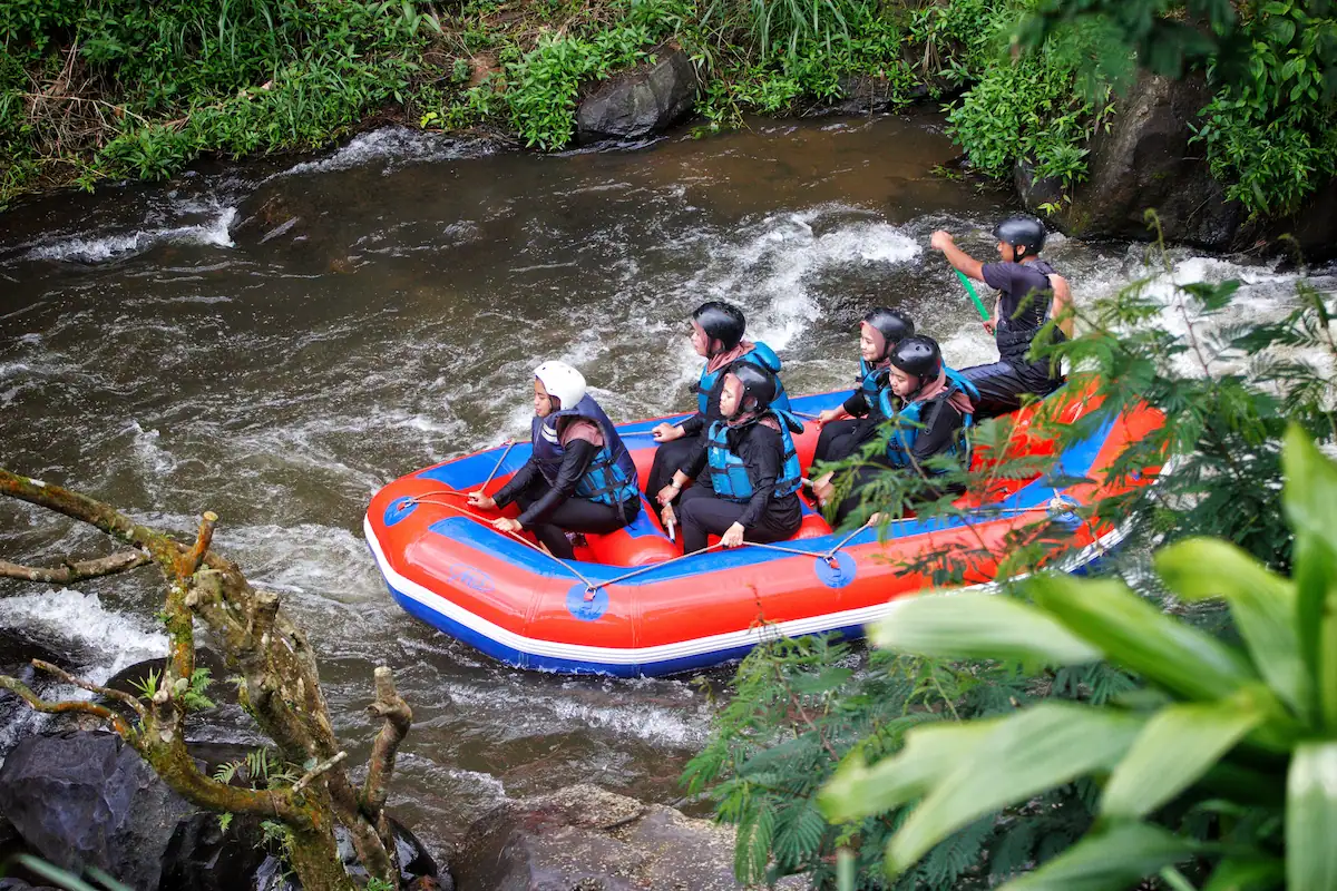 Serunya Arung Jeram Pangalengan: Rekomendasi Spot dan Tips Praktis