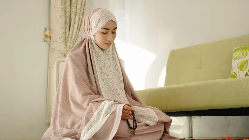 10 Bahan Mukena yang Adem & Tidak Mudah Kusut