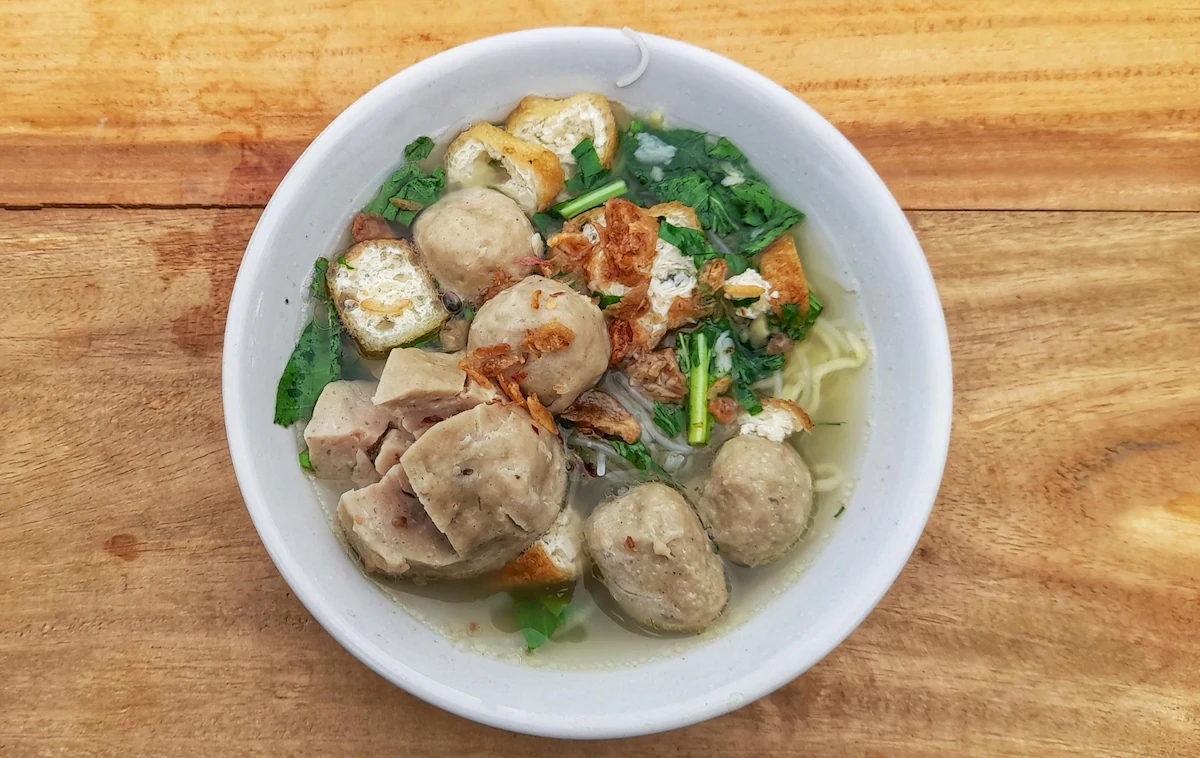 6 Rekomendasi Bakso Enak di Bandung, Yuk Cobain!