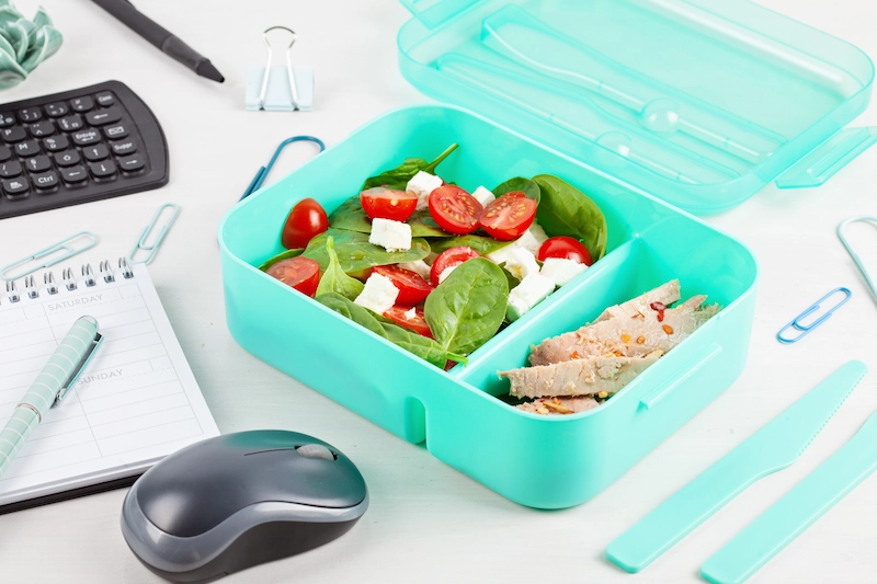 10 Ide Bekal Makan Siang Kantor yang Praktis