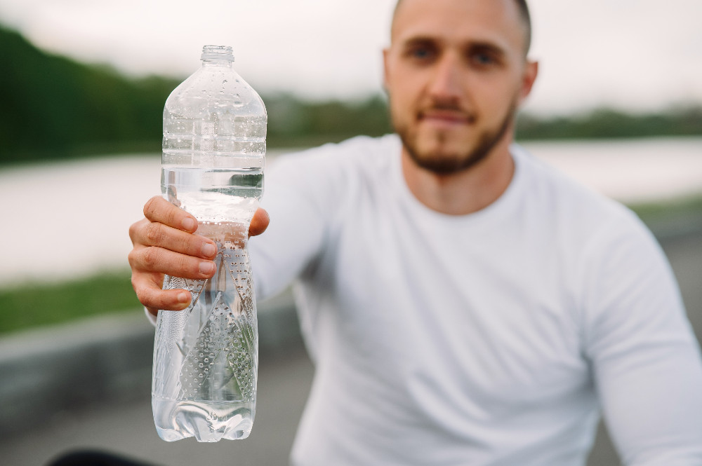 Jangan Isi Ulang Botol Air Minum Kemasan, Ini Bahayanya!