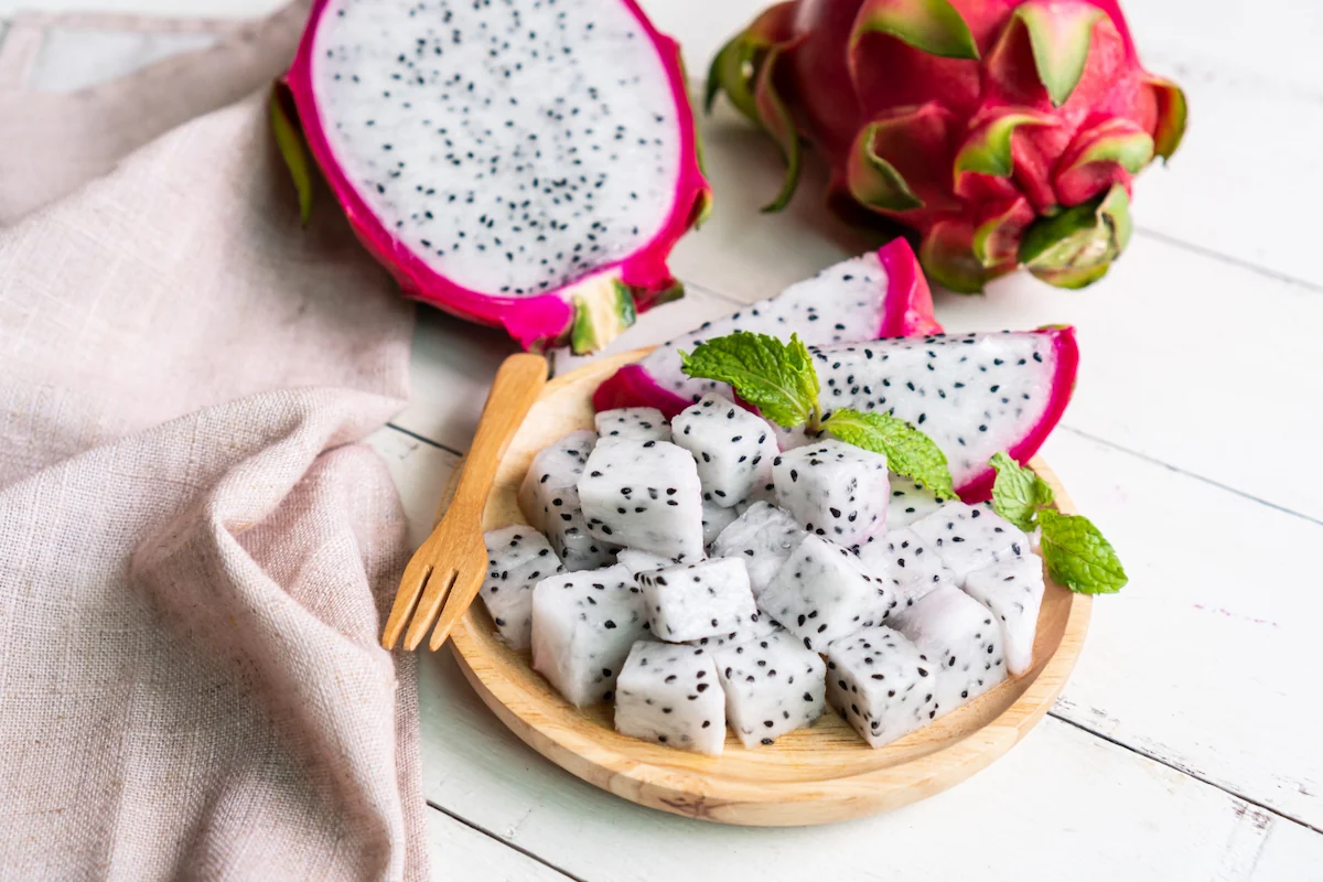 8 Manfaat Buah Naga, Bisa Lancarkan Pencernaan!