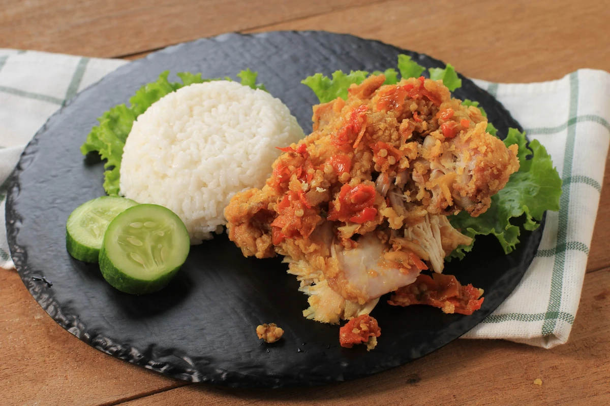 4 Cara Bikin Ayam Geprek yang Mudah & Enak, Dijamin Bikin Nagih!