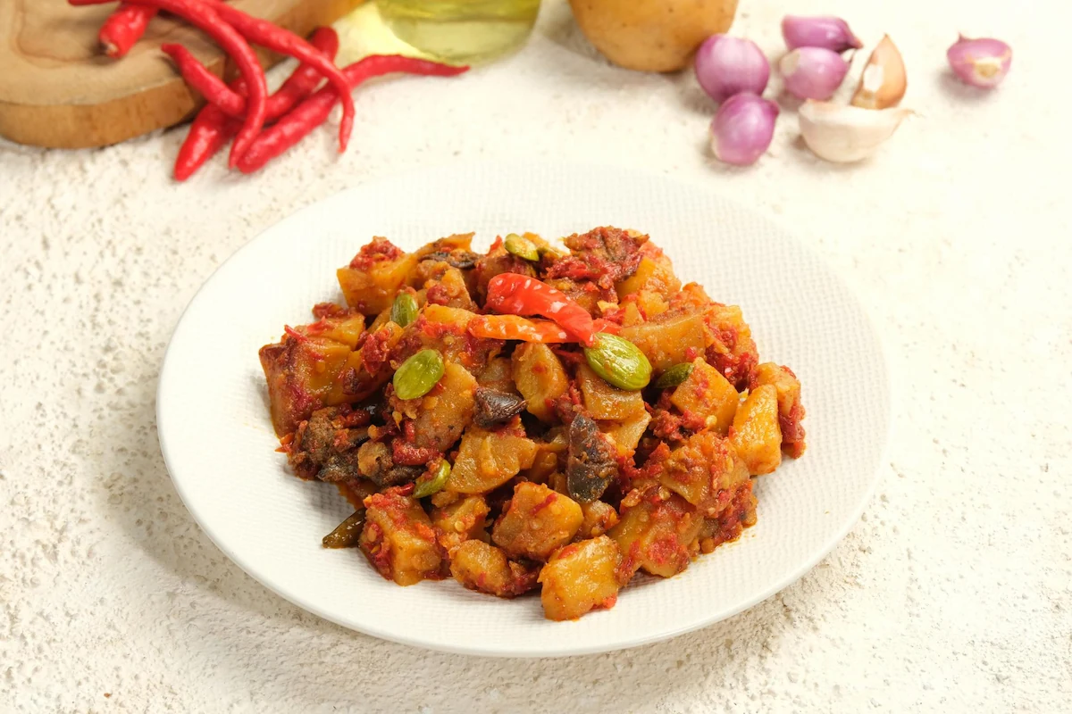 5 Cara Bikin Sambal Goreng Rumahan yang Bikin Nambah Terus!