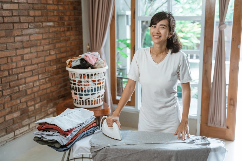7 Cara Hemat Listrik Setrika agar Tagihan Lebih Rendah
