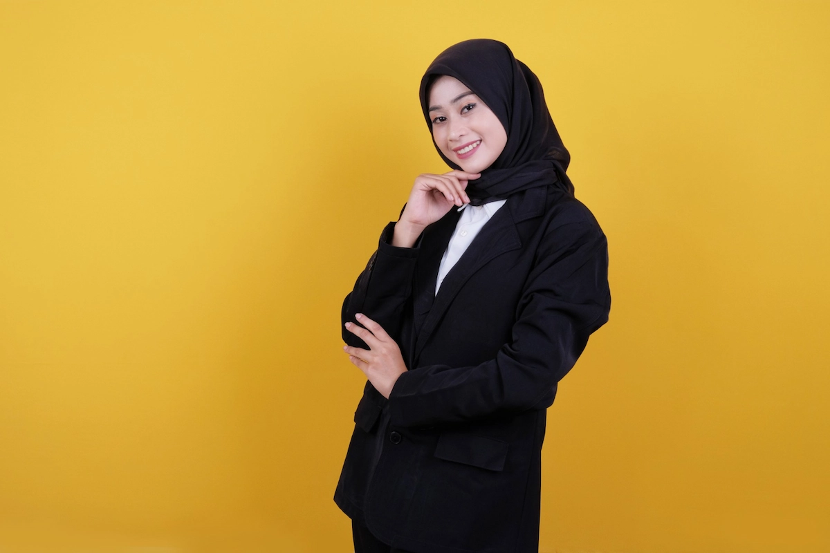 6 Cara Memakai Jilbab Segi Empat Agar Rapi dan Mudah Dibentuk