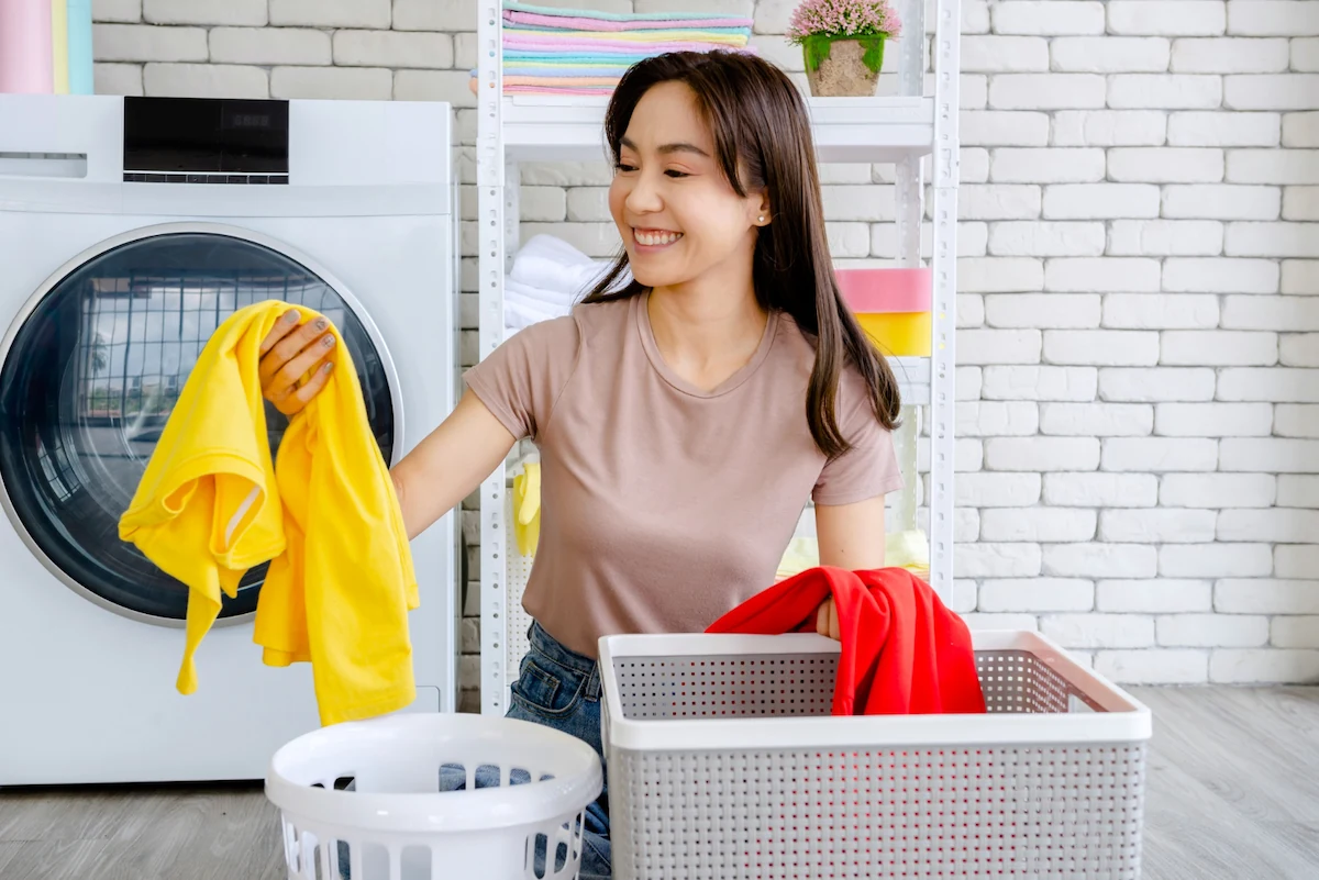 10 Cara Memakai Pewangi Pakaian Agar Tahan Lama