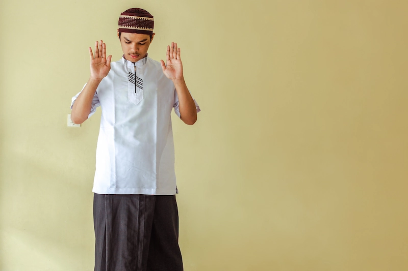 Cara Memakai Sarung yang Mudah & Stylish