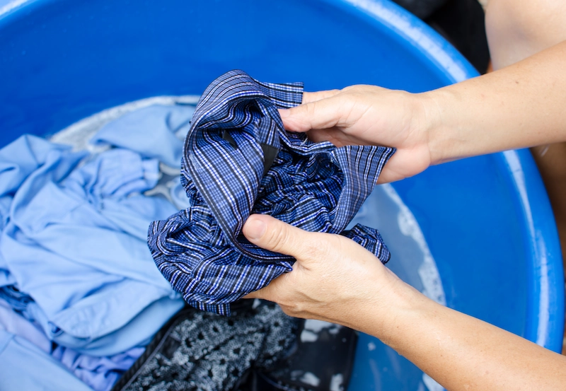 7 Cara Mencuci Baju dengan Tangan Agar Bersih