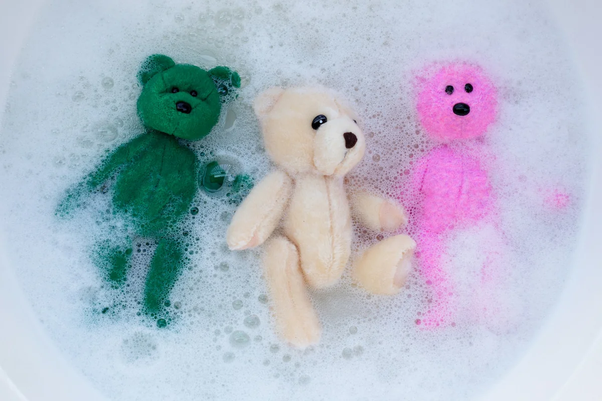 7 Cara Mencuci Boneka di Mesin Cuci, Dijamin Bersih & Aman!
