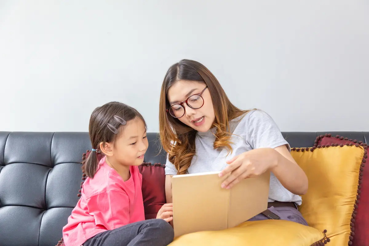 8 Cara Mengajari Anak Membaca dengan Metode Seru dan Efektif