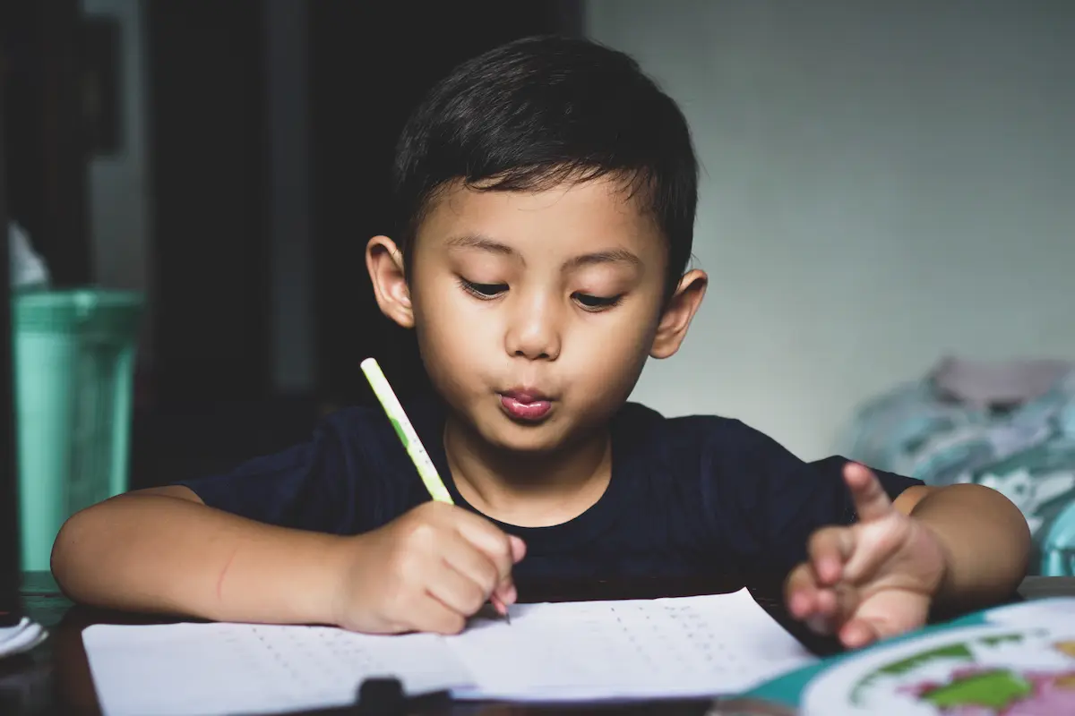 Cara Mengajari Anak Menulis dengan Metode Menyenangkan
