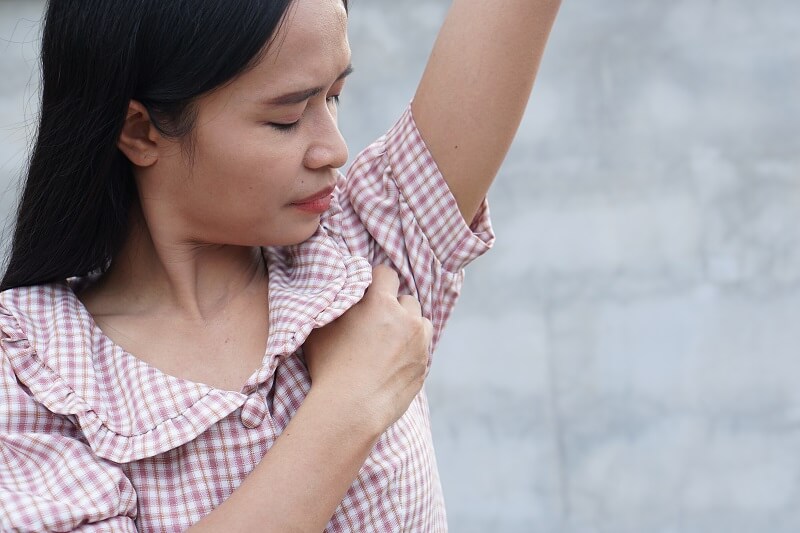 8 Cara Mengatasi Ketiak Basah Berlebihan, Cek Penyebabnya!