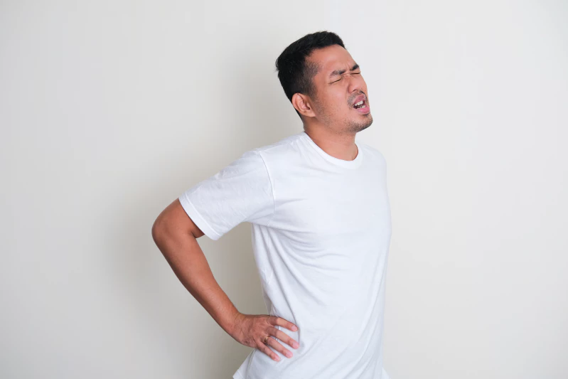 7 Cara Mengatasi Sakit Pinggang Secara Alami, Yuk Simak!