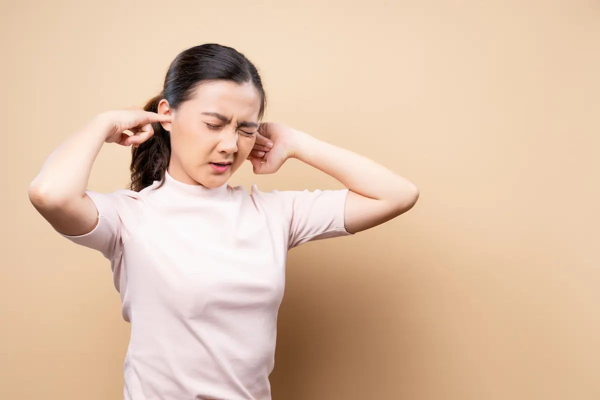 6 Cara Mengeluarkan Nyamuk dari Telinga yang Aman dan Mudah!
