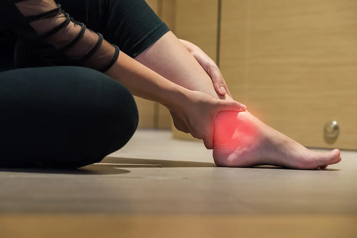 Kenali 4 Cara Menghilangkan Kaki Pegal di Malam Hari