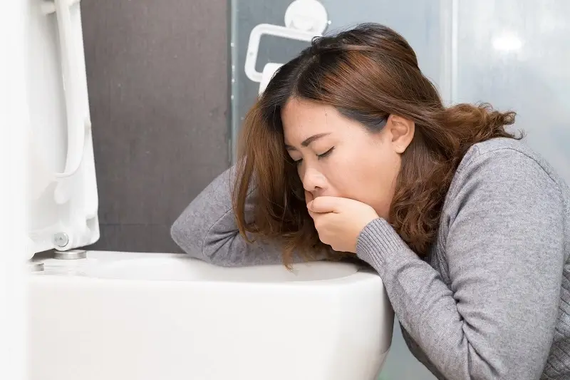 15 Cara Menghilangkan Mual saat Asam Lambung Naik atau Maag