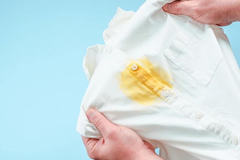 Cara Menghilangkan Noda Kuning di Baju Putih Efektif