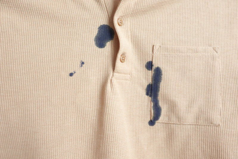 Cara Menghilangkan Noda Tinta di Baju yang Membandel
