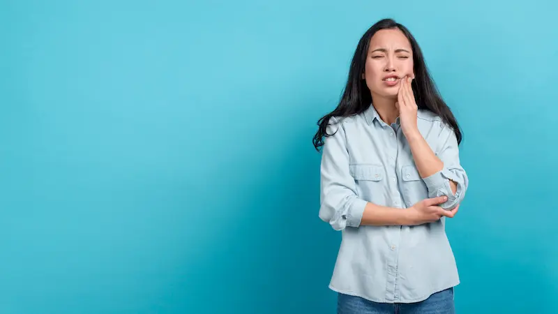 10 Cara Mengobati Gusi Bengkak Disertai Nyeri secara Alami
