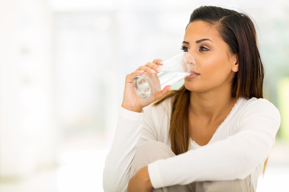Cara Minum Air Putih yang Benar untuk Kesehatan