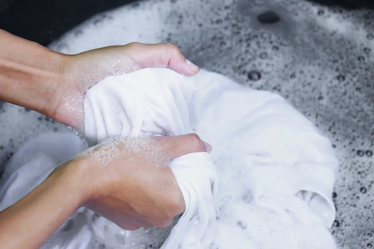 10 Cara Mencuci Sprei Berwarna yang Dekil Agar Kembali Cerah