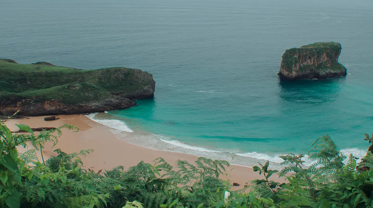 12 Rekomendasi Pantai Terindah di Indonesia, Wajib Dikunjungi!