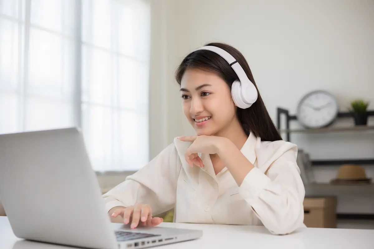10 Lagu Enak Didengar saat Kerja tanpa Ganggu Fokus