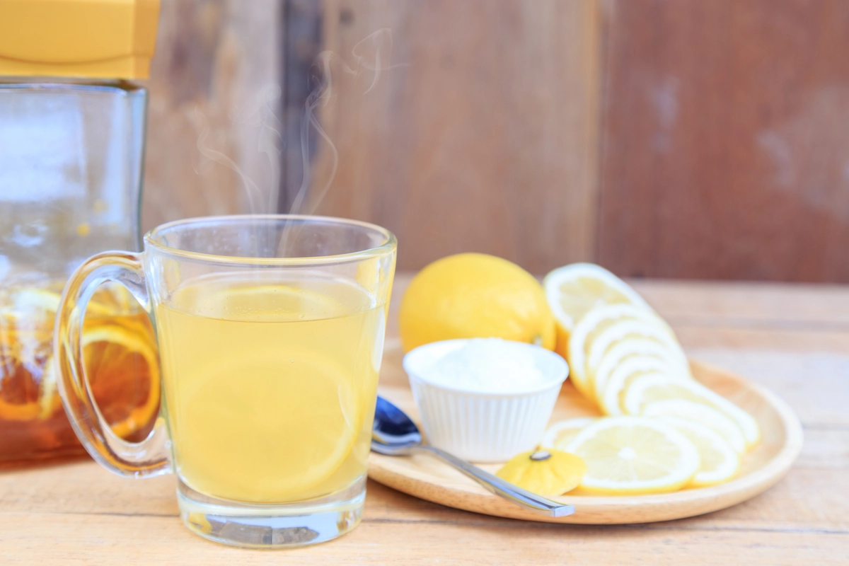 Manfaat Air Lemon Hangat Untuk Panas Dalam