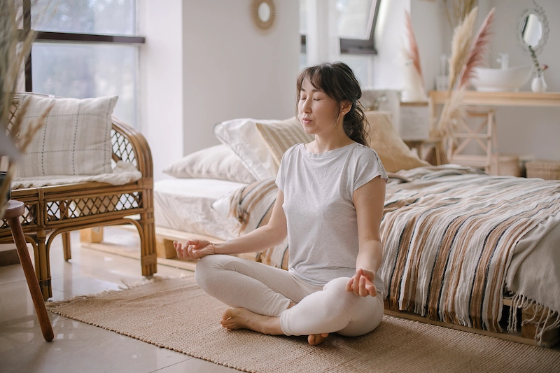 6 Manfaat Meditasi Spiritual & Cara Melakukannya