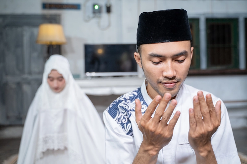 Manfaat Sholat Tahajud untuk Kesehatan Mental & Spiritual