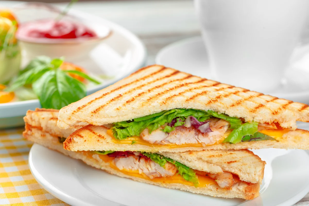 18 Rekomendasi Menu Makan Siang Sehat, Simpel & Praktis!