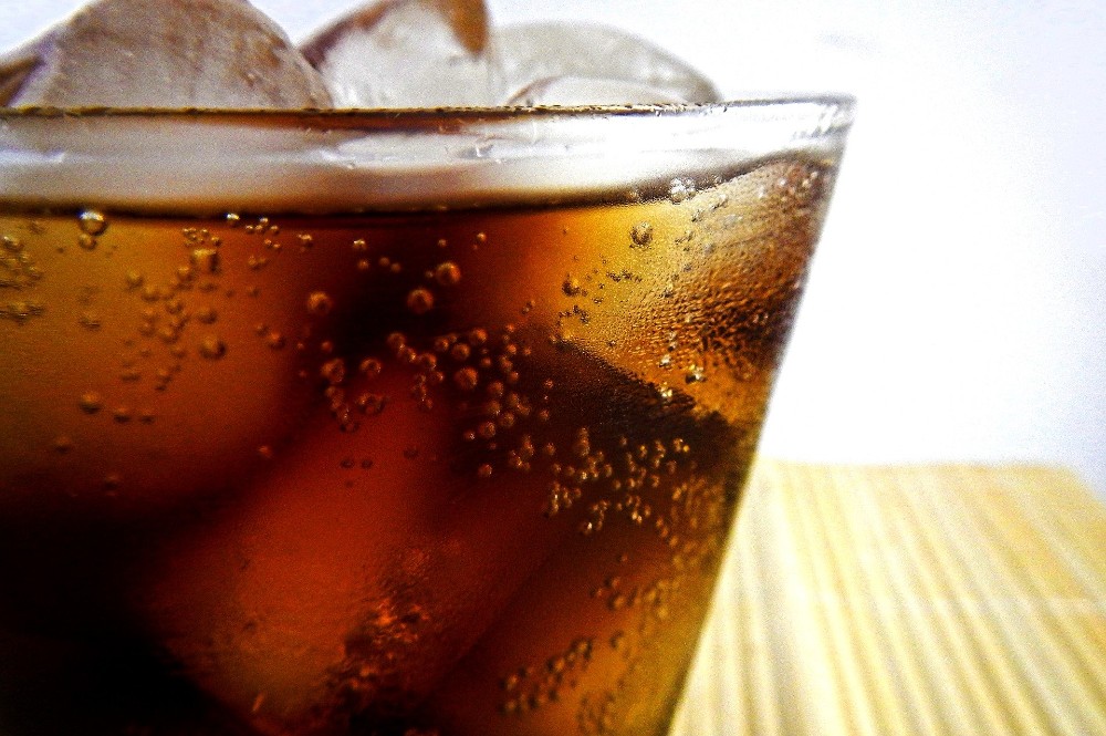 Lebih Baik Minum Teh Manis atau Soda?