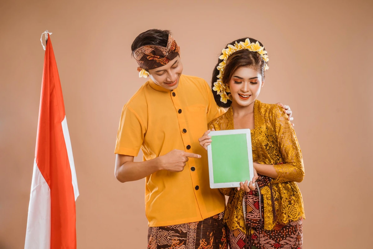 10 Ide Outfit 17 Agustusan di Kantor, Stylish & Sopan!