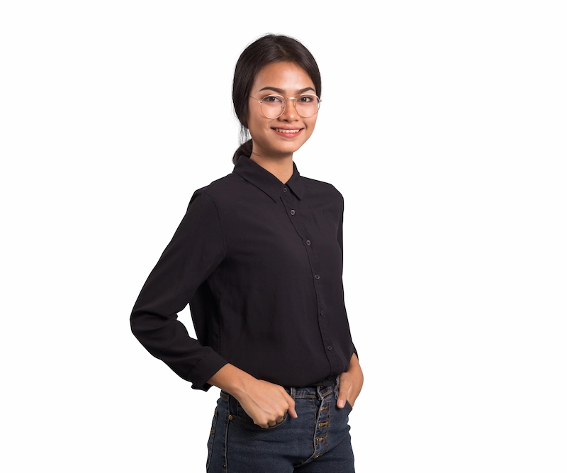 10 Inspirasi Outfit Kemeja Hitam Kasual & Formal