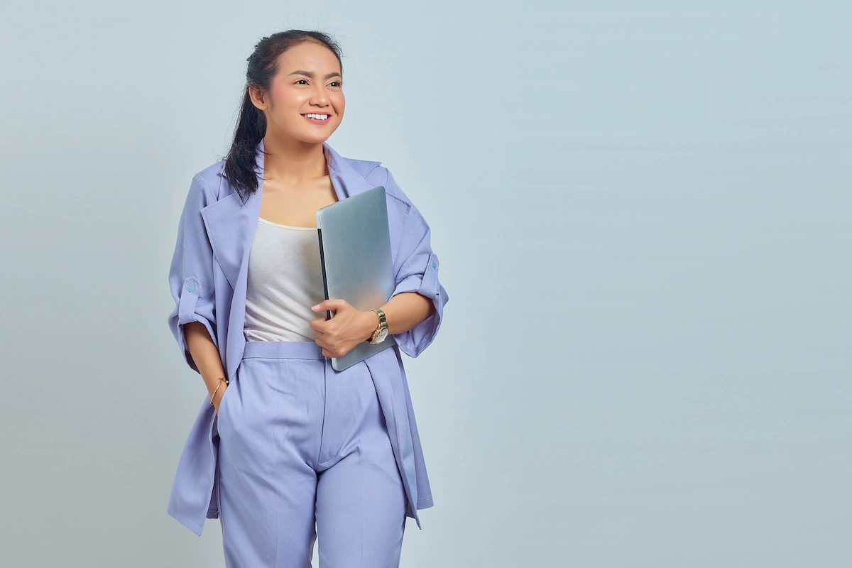6 Ide Outfit Kerja Wanita, Tetap Tampil Cantik & Profesional